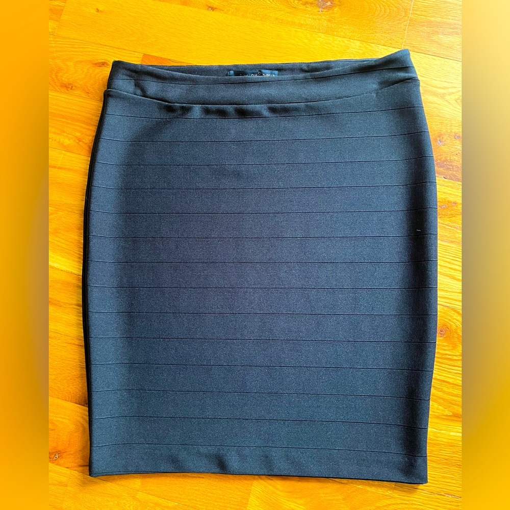 🔳 Willow & Thread Black Ribbed Pencil Skirt